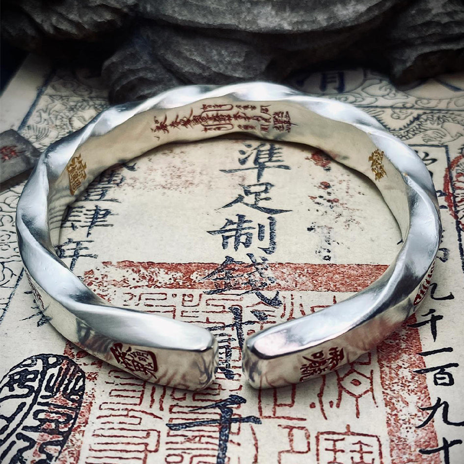A clear flat-lay view of the Mobius Energy Protection Bracelet, symbolizing the Infinite Tao and a seamless flow of grounded energy.
